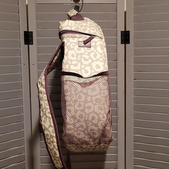 Thirty-One Camera/ Diaper Bag Animal Print Sling Backpack with Embroidered 'S' - Picture 6 of 12